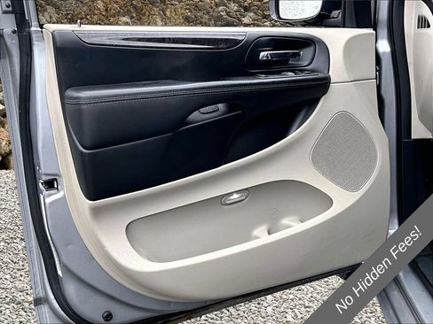 Used 2013 Dodge Grand Caravan SE FWD image 17