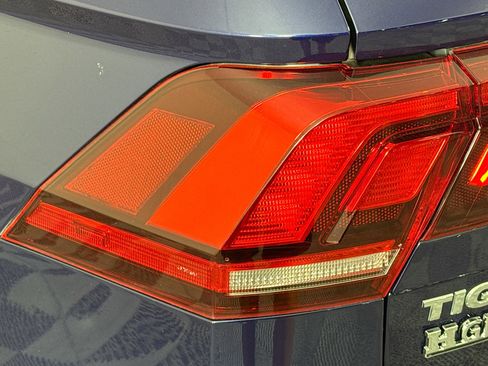 Used 2021 Volkswagen Tiguan S image 32