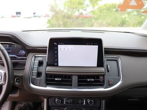 Used 2023 Chevrolet Tahoe Z71 w/ Luxury Package AWD/4WD image 19
