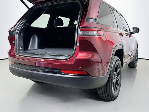 Used 2024 Jeep Grand Cherokee Altitude AWD/4WD image 49