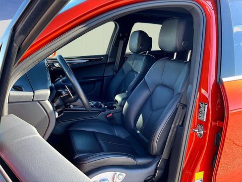 Used 2025 Porsche Macan image 5