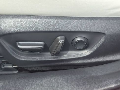 Used 2024 Toyota Prius XLE AWD/4WD image 19