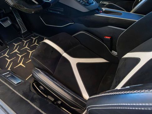 Used 2020 Lamborghini Aventador SVJ AWD/4WD image 14