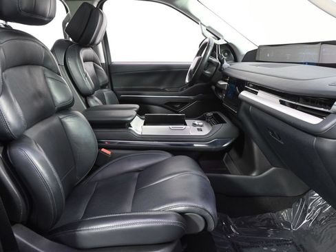 Used 2025 Lincoln Navigator Reserve AWD/4WD image 16