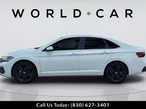 Used 2024 Volkswagen Jetta SE FWD image 11