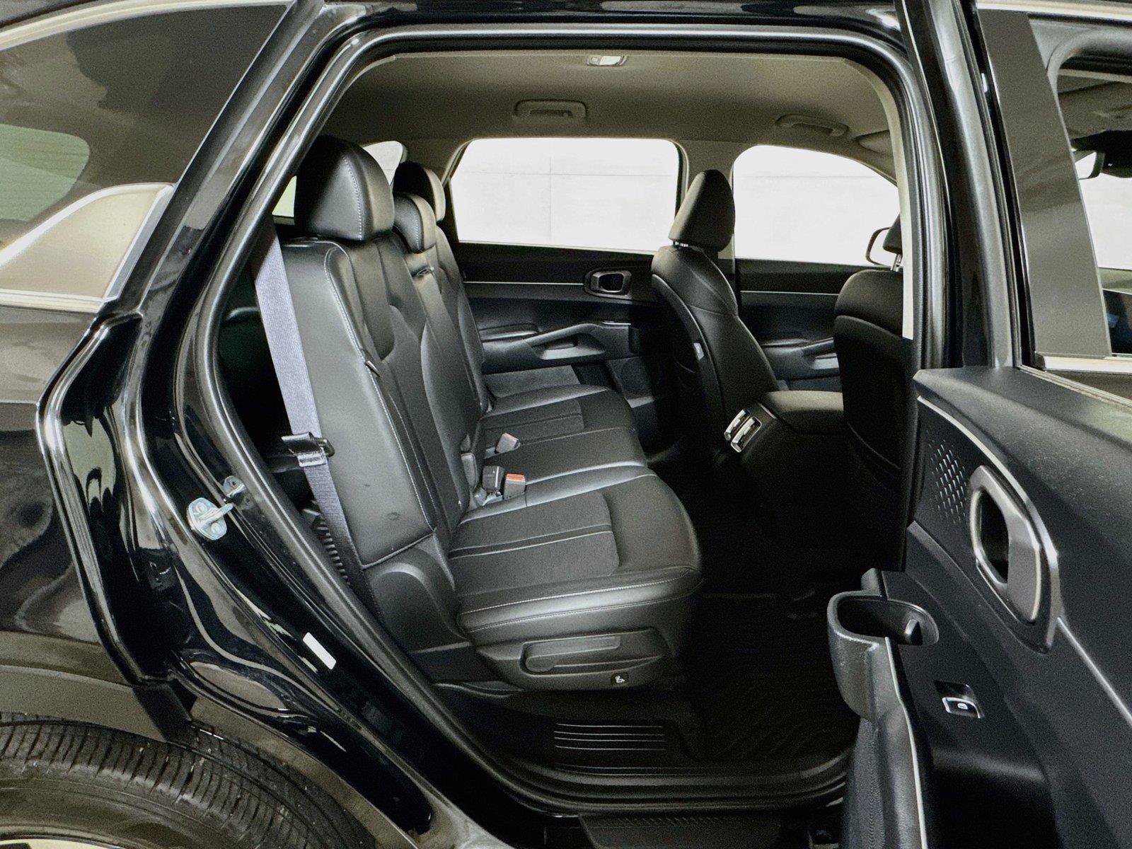 Used 2025 Kia Sorento S FWD image 26