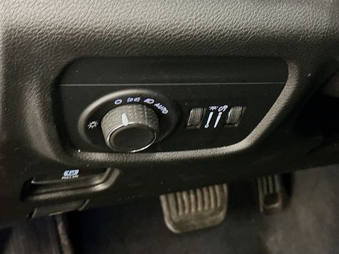 Used 2023 Jeep Grand Cherokee L Laredo AWD/4WD image 17