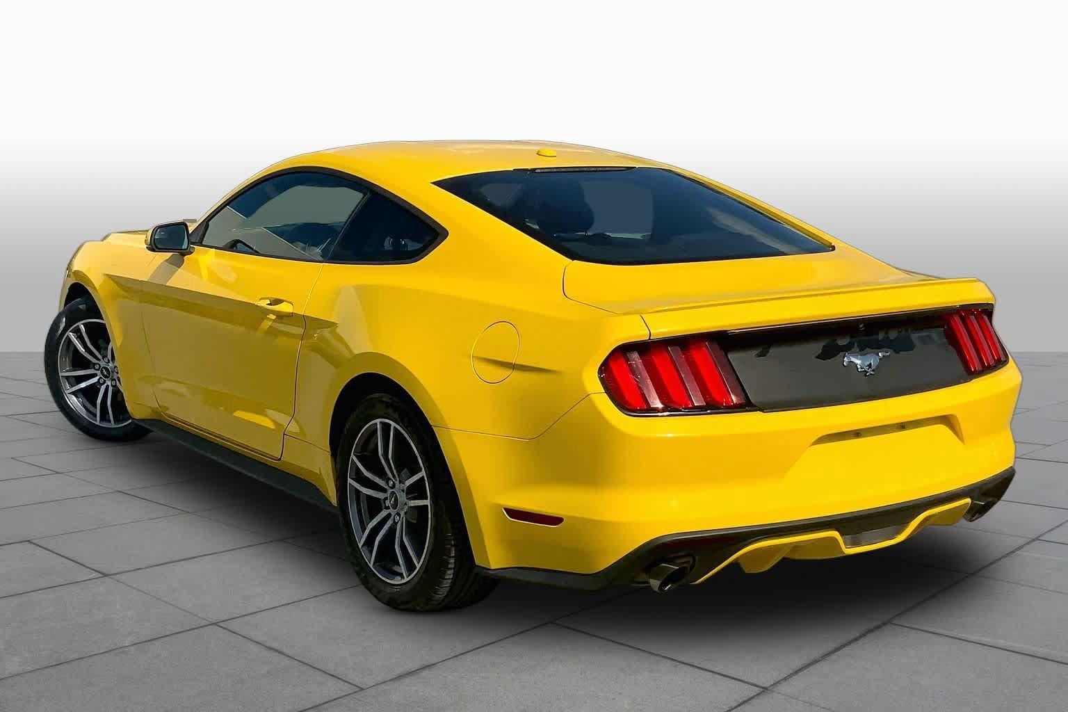 Used 2015 Ford Mustang Premium RWD image 11