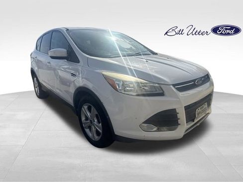 Used 2016 Ford Escape SE FWD image 2