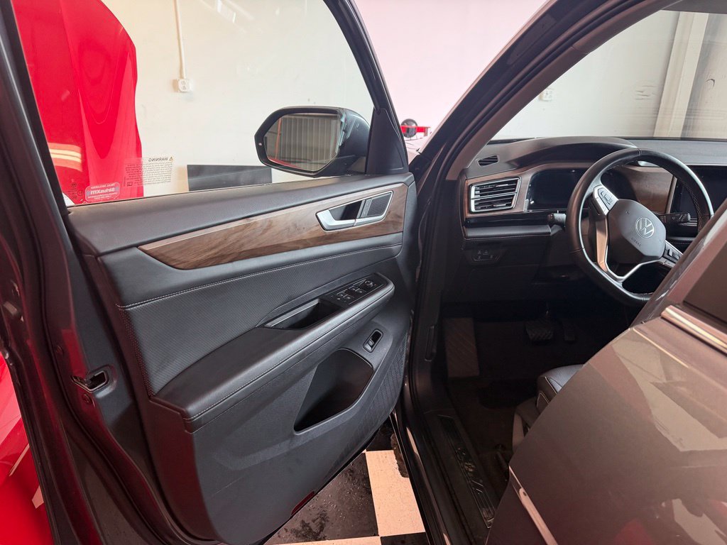 Used 2025 Volkswagen Atlas SE FWD image 7