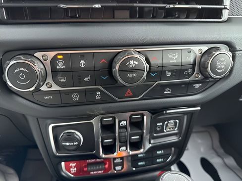 New 2026 Jeep Wrangler Unlimited Rubicon w/ Steel Bumper Group image 16