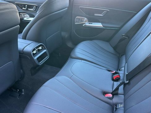 Used 2025 Mercedes-Benz E 350 4MATIC Sedan image 16