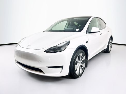 Used 2023 Tesla Model Y AWD image 3