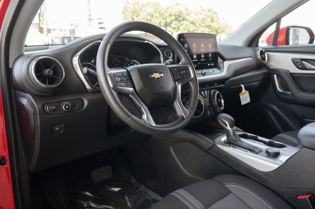 Used 2026 Chevrolet Blazer LT w/ Convenience Package FWD image 18