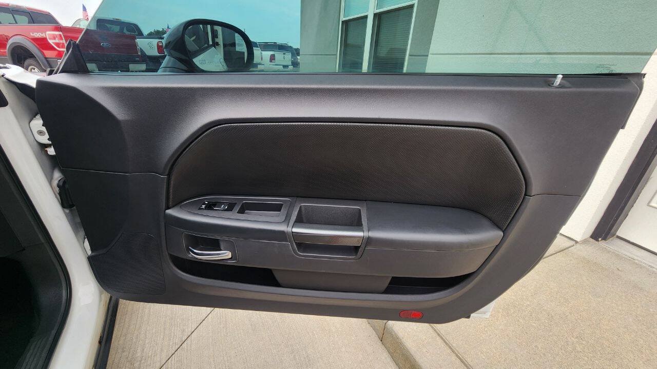 Used 2011 Dodge Challenger RWD image 16
