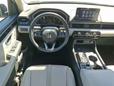 Certified 2025 Honda Pilot Touring image 8