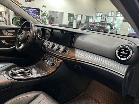 Used 2018 Mercedes-Benz E 300 4MATIC image 54