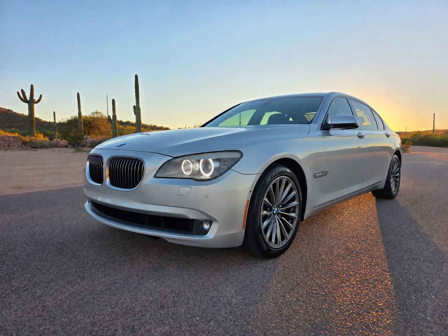 Used 2009 BMW 750Li w/ Sport Pkg RWD image 1