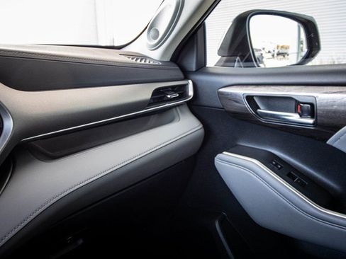Used 2023 Toyota Highlander Limited image 40
