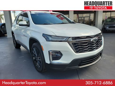 Used 2022 Chevrolet Traverse RS FWD image 1