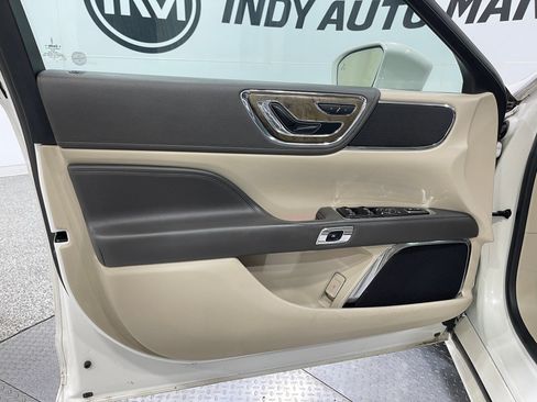 Used 2018 Lincoln Continental Select w/ Continental Climate Package AWD/4WD image 15