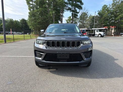 Used 2024 Jeep Grand Cherokee Laredo X AWD/4WD image 3