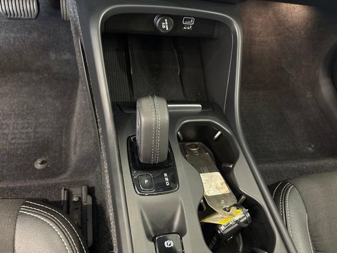 Used 2020 Volvo XC40 T5 Momentum w/ Protection Package AWD/4WD image 26