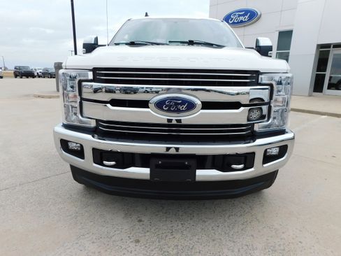 Used 2019 Ford F250 Lariat w/ Chrome Package image 8