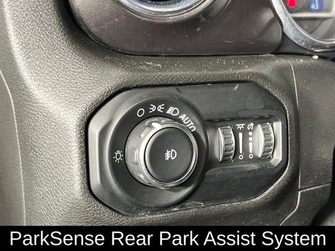 Used 2019 Jeep Wrangler Unlimited Sahara image 22