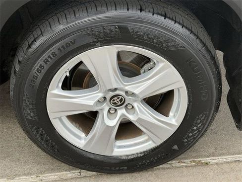 Certified 2024 Toyota Highlander LE image 8