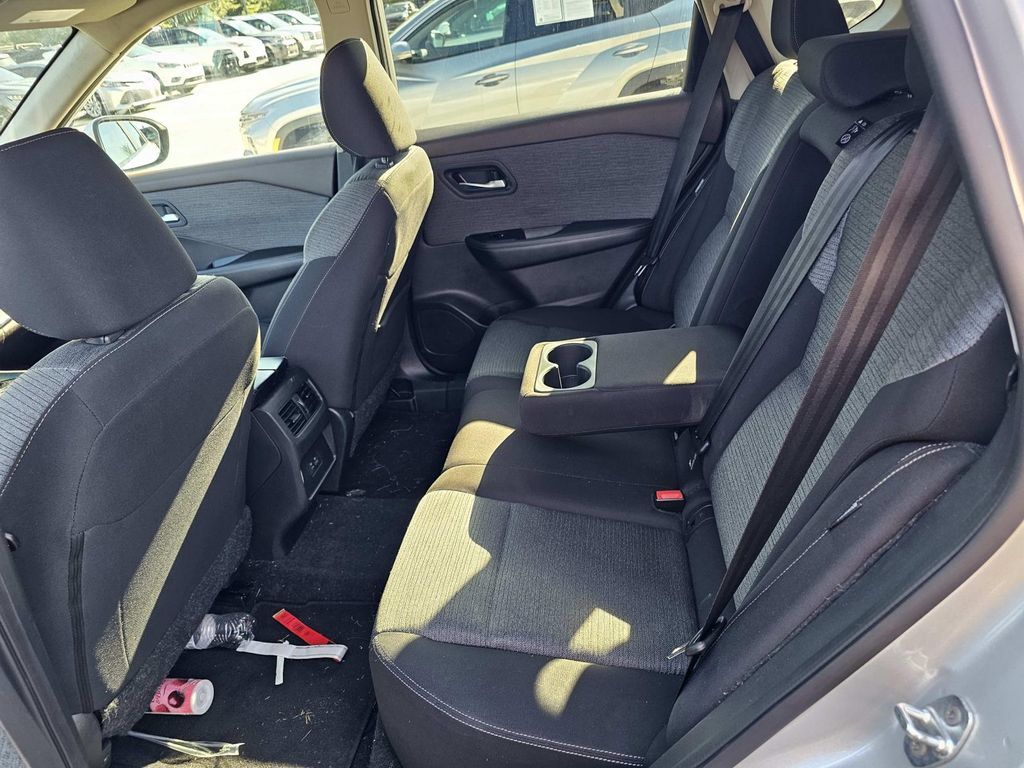 Used 2023 Nissan Rogue SV FWD image 18