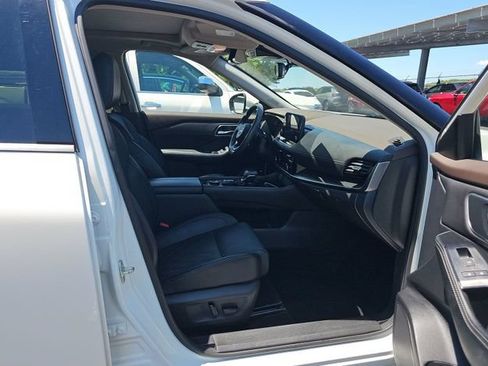 Used 2023 Nissan Rogue Platinum AWD/4WD image 10