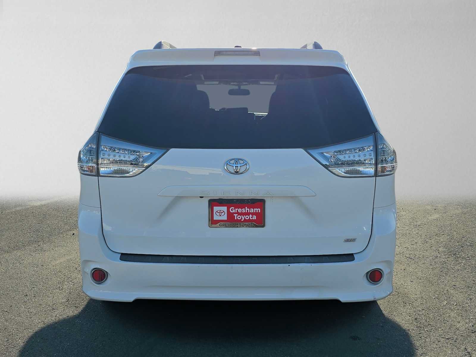 Used 2016 Toyota Sienna SE w/ SE Preferred Package FWD image 5