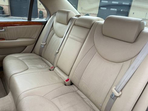 Used 2005 Lexus LS 430 RWD image 31