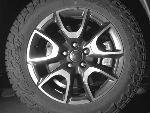 Used 2025 Jeep Compass Trailhawk AWD/4WD image 13