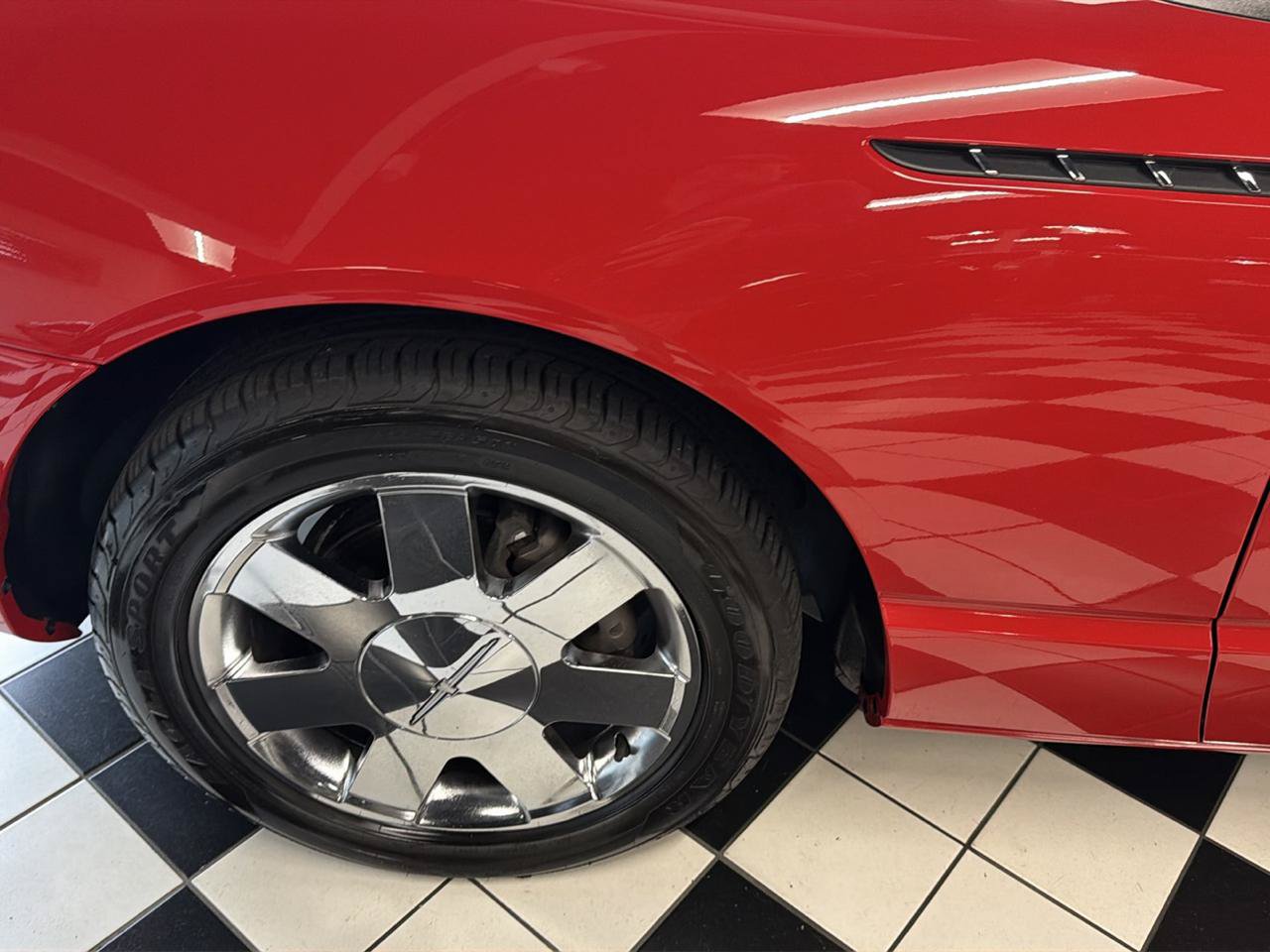 Used 2002 Ford Thunderbird RWD image 12