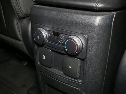 Used 2022 Ford Explorer XLT AWD/4WD image 21