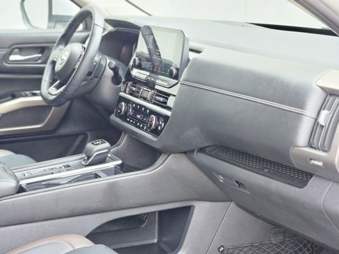 Certified 2024 Nissan Pathfinder Platinum w/ Cargo Package image 18