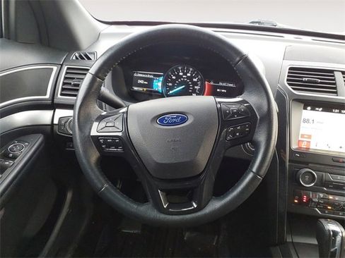 Used 2017 Ford Explorer XLT w/ Equipment Group 202A image 12