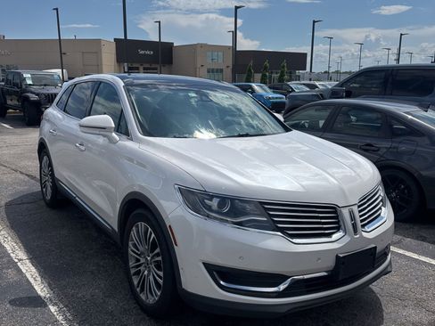 Used 2016 Lincoln MKX Reserve w/ Technology Package FWD image 2