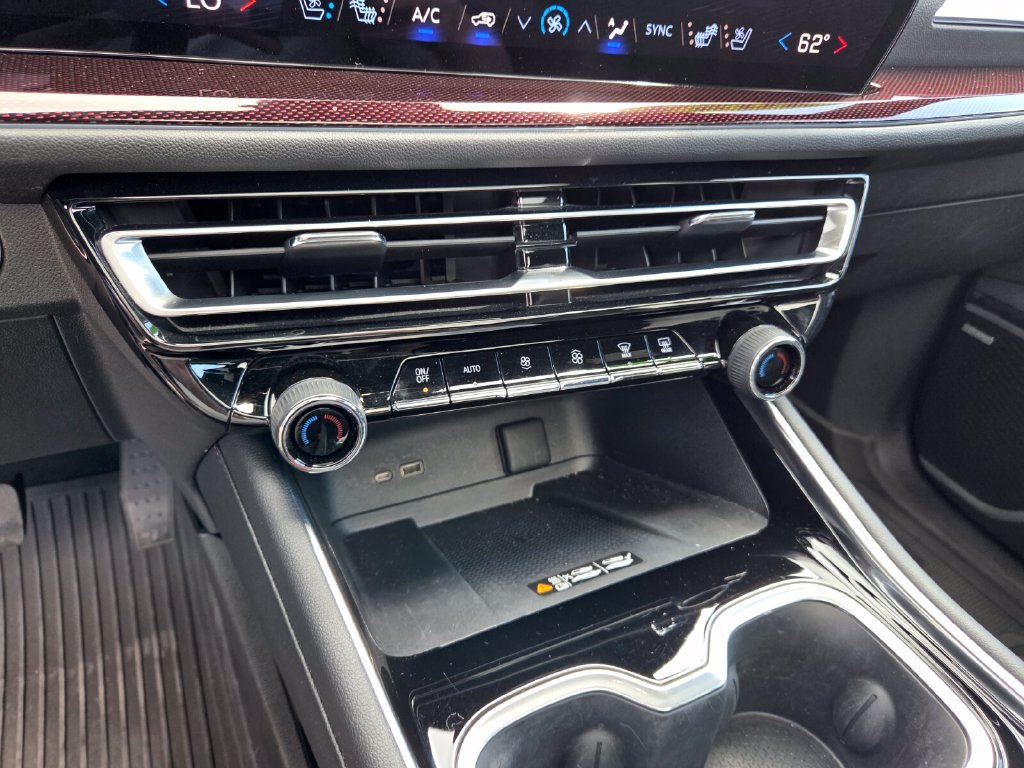 Used 2024 Chevrolet Traverse RS w/ LPO, Floor Liner Package FWD image 27