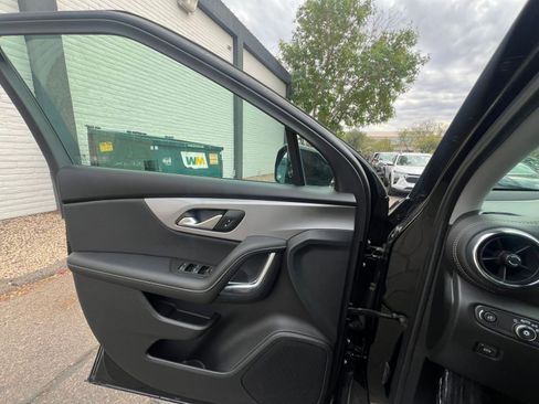 Used 2025 Chevrolet Blazer LT FWD image 18