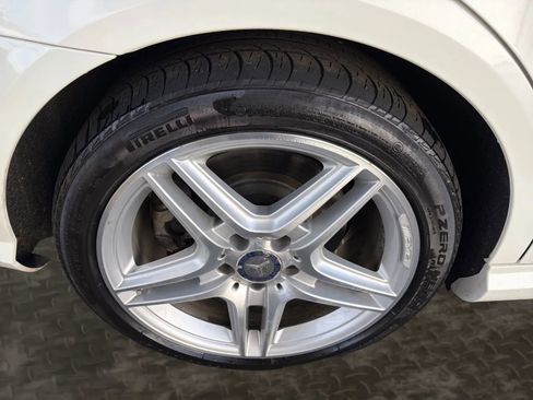 Used 2011 Mercedes-Benz E 550 4MATIC Sedan image 38