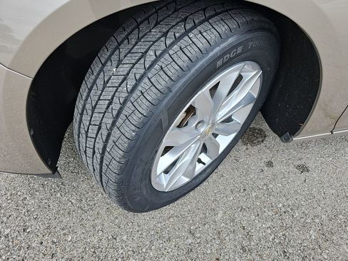 Used 2022 Chevrolet Malibu LT FWD image 36