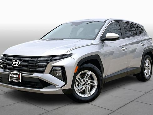 Used 2025 Hyundai Tucson SE FWD image 1