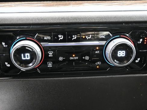 Used 2024 Chevrolet Silverado 1500 LT image 29