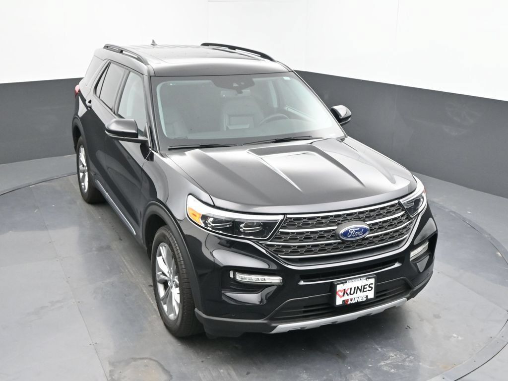 Used 2024 Ford Explorer XLT w/ Equipment Group 202A AWD/4WD image 42