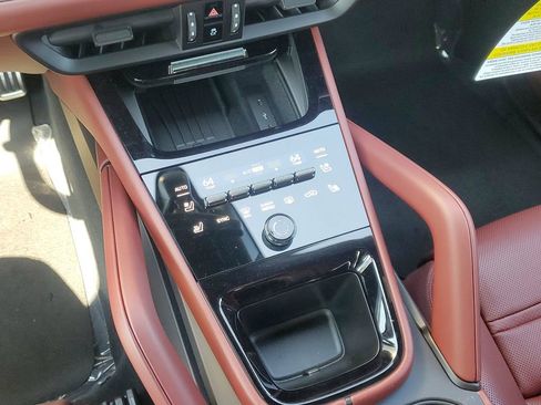 Certified 2025 Porsche Cayenne Coupe image 14