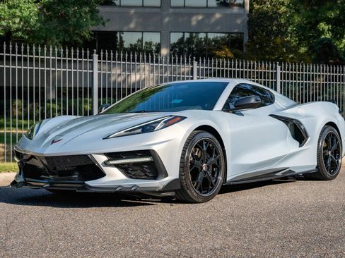 Used 2021 Chevrolet Corvette Stingray Coupe w/ Z51 Performance Package RWD image 1