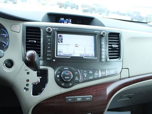 Used 2013 Toyota Sienna Limited image 28